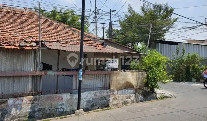 Old House Land Only Calculation Special Location in Huk with Wide Road in Tebet Dalam, South Jakarta