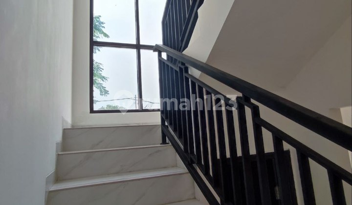 Serua House in Front of Tangsel Mayor's Office, Flood-Free 2