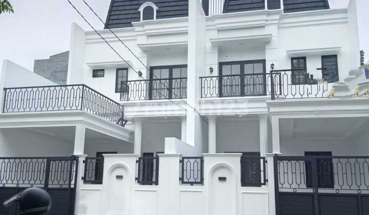Rumah Mewah Dalam Komplek di Cipadu Tangerang Selatan