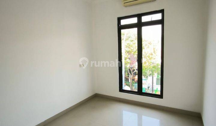 Dijual Rumah 2 Lantai Semi Furnished, Metland Menteng, Jakarta 2