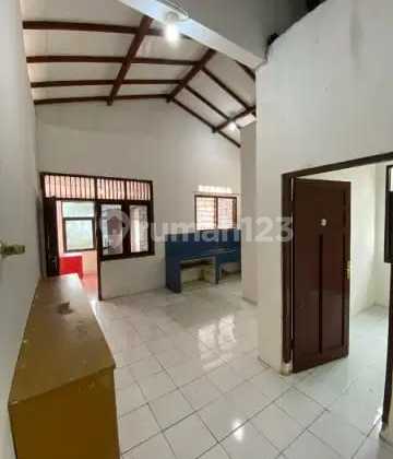For Rent Newly Renovated Spacious House in Matraman, East Jakarta