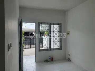 Rumah Tinggal Satu Lantai di Duren Sawit, Jakarta Timur Rumah Tinggal Satu Lantai di Duren Sawit, Jakarta Timur