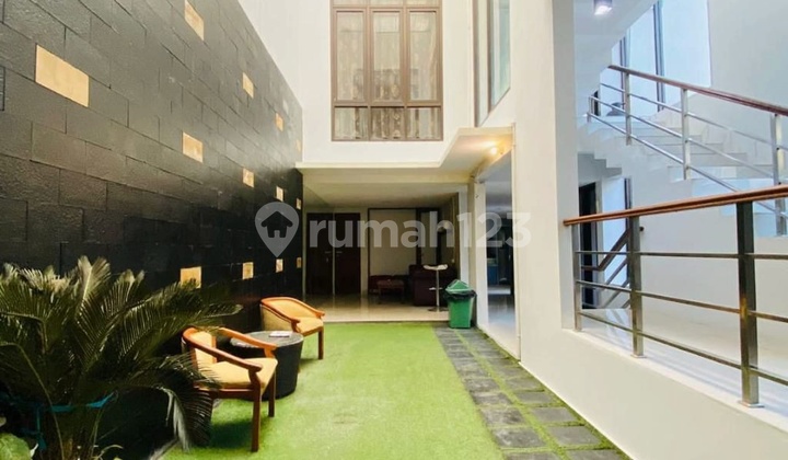 Disewakan Rumah 2 Lantai Semi Furnished Kemang Jakarta Selatan 2