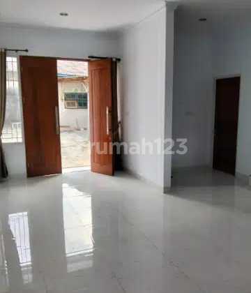 Well-Maintained 2-Story Residential House in Kebayoran Lama, South Jakarta Well-Maintained 2-Story Residential House in Kebayoran Lama, South Jakarta