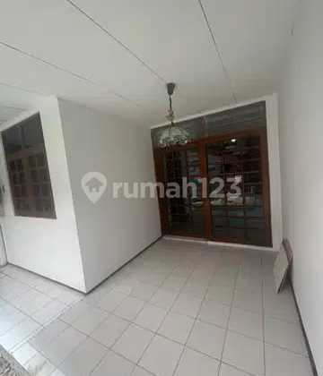 For Rent Large House Ready to Occupy in Johar Baru, Central Jakarta For Rent Large House Ready to Occupy in Johar Baru, Central Jakarta