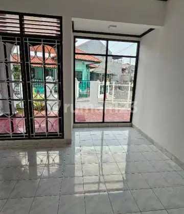 Disewakan Rumah Bagus di Utan Kayu Utara Pramuka Jakarta Timur 2