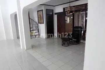 Disewakan Rumah di Bendungan Hilir, Tanah Abang, Jakarta Pusat