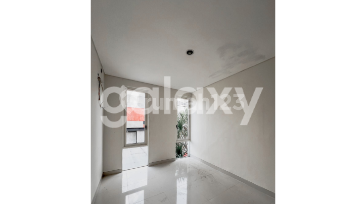 GRAND ISLAND HOUSE PAKUWON CITY NEAR SUTOREJO AND UNAIR