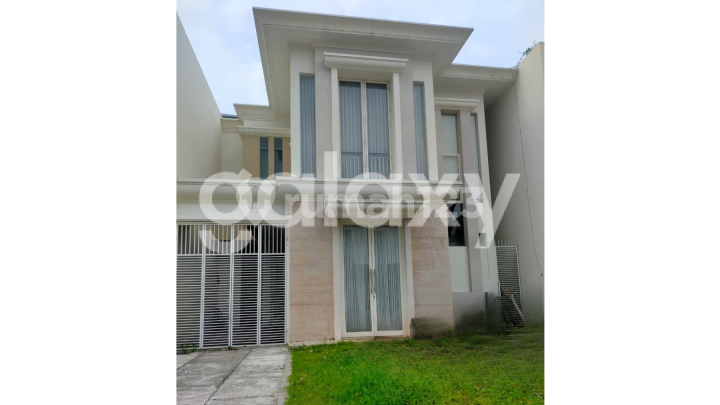 Rumah Kawasan Elite Pakuwon City Dekat Hokky 1