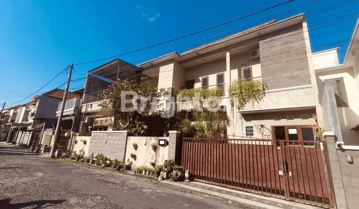 RUMAH 2 LANTAI FULL FURNISHED DI PERUMAHAN AREA PEMOGAN, DENPASAR SELATAN 1