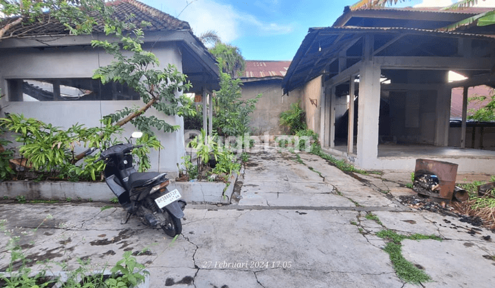 BUILDINGS IN THE KEROBOKAN KAJA AREA, NORTH KUTA 1