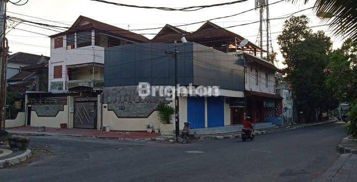 3 storey hook house in a strategic location in the middle of Denpasar city suitable for investment in boarding houses, coffee shops, clinics etc. 2