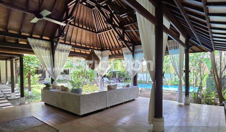 Tropical classic villa Bumbak umalas - Bali.Located in the commercial area of umalas 2