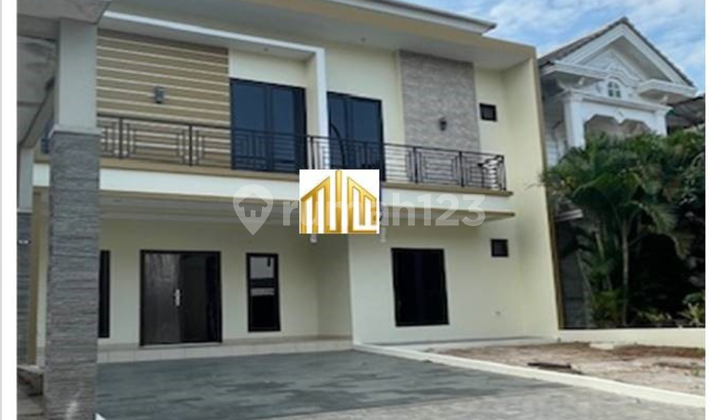 Siap Huni, Rumah, 2 Lantai, Dekat Pusat Perbelanjaan di Kota Wisata. P3.001.1.26