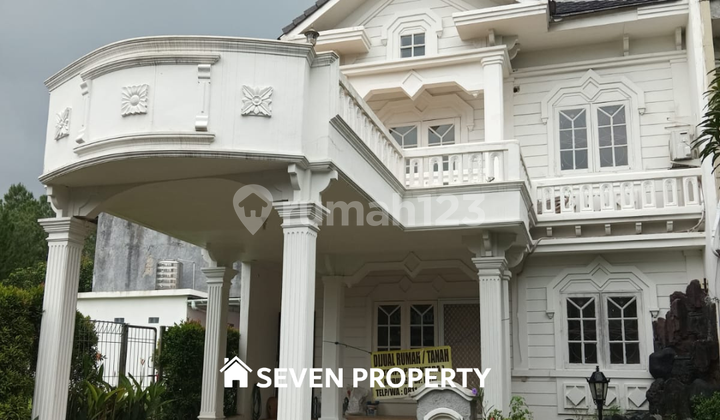 A two-story house in Kota Wisata for only 2.2 billion? Ready to occupy, cool, and premium location! 281.11.25 1