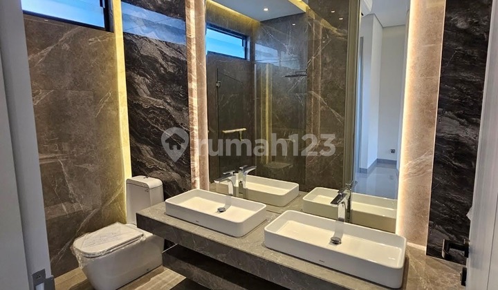 Rumah Mewah Pakuwon Indah 2