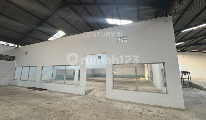 Strategic Warehouse Ready to Use Located in Daan Mogot West Jakarta Strategic Warehouse Ready to Use Located in Daan Mogot West Jakarta