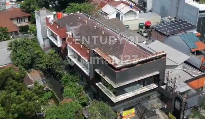 GEDUNG STRATEGIS 3 LANTAI DI KEMANG JAKARTA SELATAN