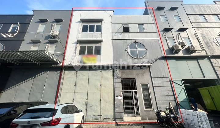 3-Storey Warehouse With Lift In Elang Laut Integrated Industrial Center 3