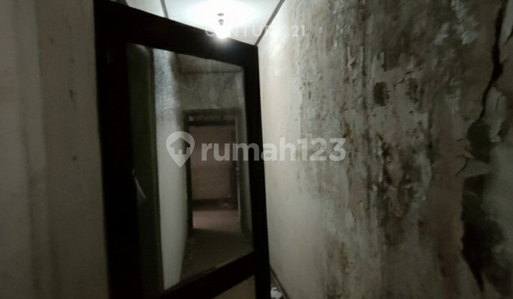 Strategic 3-Story Shop House in East Business Area, Tambora, West Jakarta 2