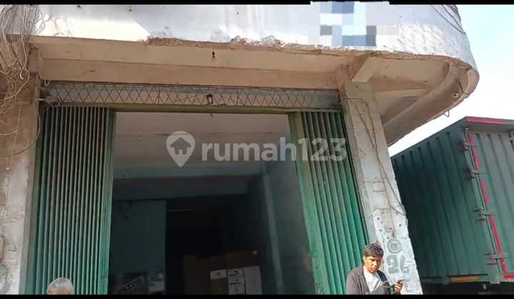 Corner Ruko with Spacious Parking Ready to Occupy in Kamal Muara, North Jakarta