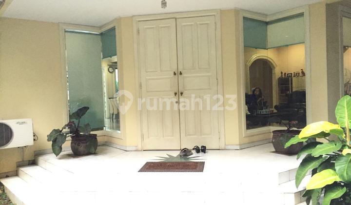 Rumah 2 Lantai Ada Kolam Renang dan Taman Luas di Bintaro Tangerang Selatan Rumah 2 Lantai Ada Kolam Renang dan Taman Luas di Bintaro Tangerang Selatan
