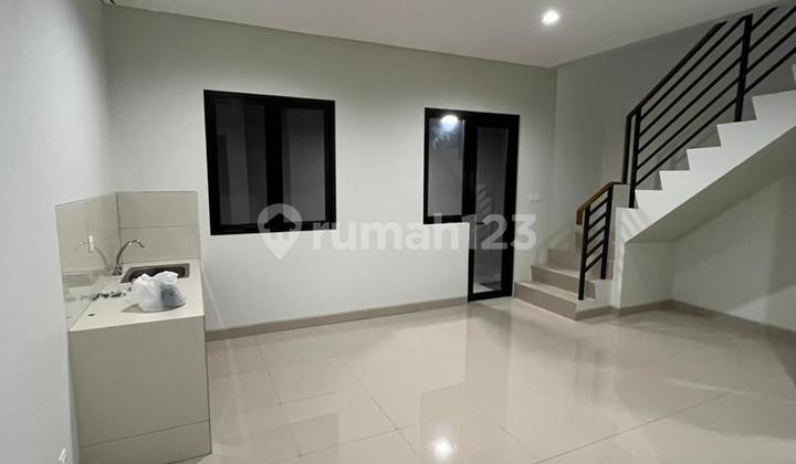 Modern Brand New House Cluster Viola Summarecon Crown Gading Bekasi 2