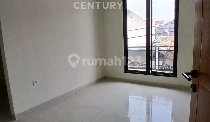 Disewakan Brand New House 3 Lantai Tebet Jakarta Selatan 2