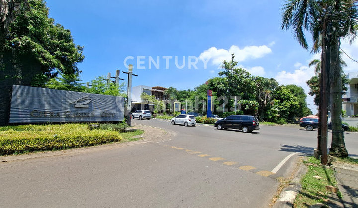 Citra 6 Hoek Luxury House is located on Boulevard Raya, suitable for business. Citra 6 Hoek Luxury House is located on Boulevard Raya, suitable for business.