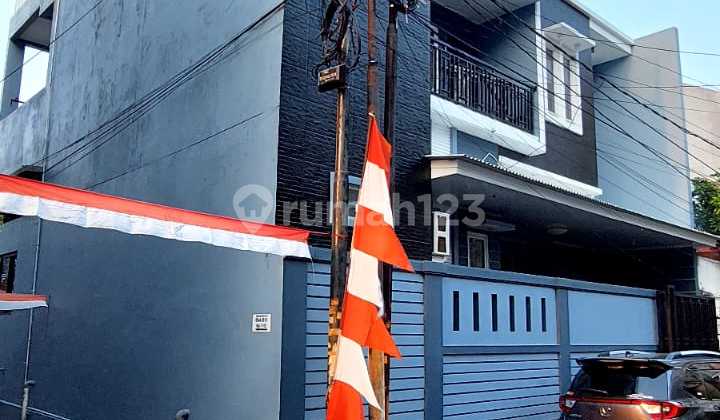 Rumah 3 Lantai Full Furnish Lingkungan Aman Siap Huni di Sunter Agung Barat Jakarta Utara 2