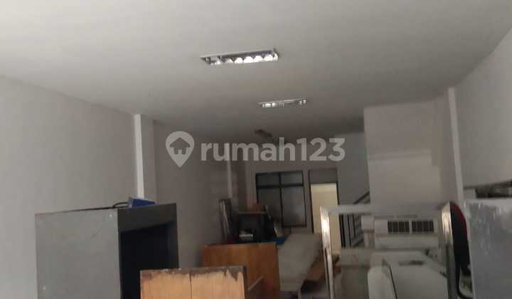 A clean and ready shop house for business Located on Jl Biak, Roxy, Central Jakarta A clean and ready shop house for business Located on Jl Biak, Roxy, Central Jakarta