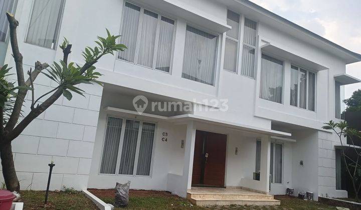tampak depan rumah mewah 2 lantai di