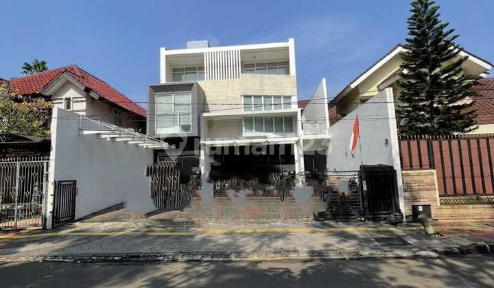 Ruko 3 Lantai Siap Untuk Kantor Furnish , Bsd