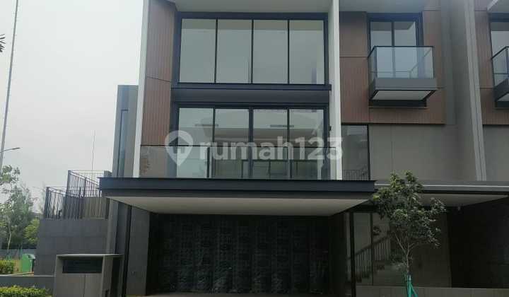 Rumah Sultan 3 Lantai Navapark. BSD