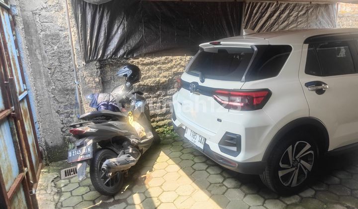 Land and warehouse on Jl Cibeber Kerkoff in Cimahi city are suitable for business and can be subdivided into housing plots.