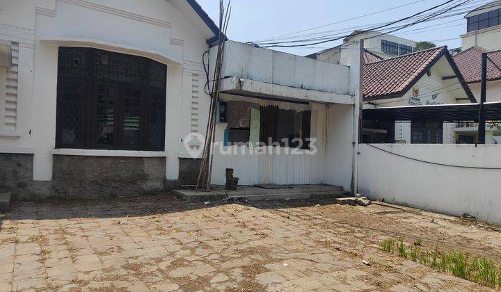 Jual Rumah Bangunan Lama  Sayap Riau Bandung. Cocok Untuk Usaha Kuliner Cafe Guest House  2