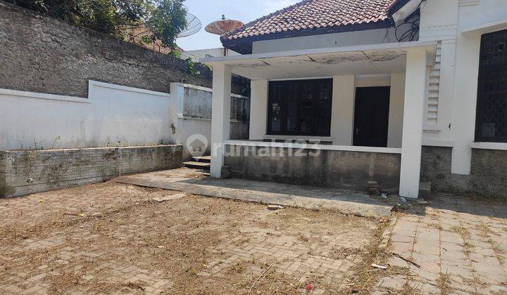 Jual Rumah Bangunan Lama  Sayap Riau Bandung. Cocok Untuk Usaha Kuliner Cafe Guest House  1