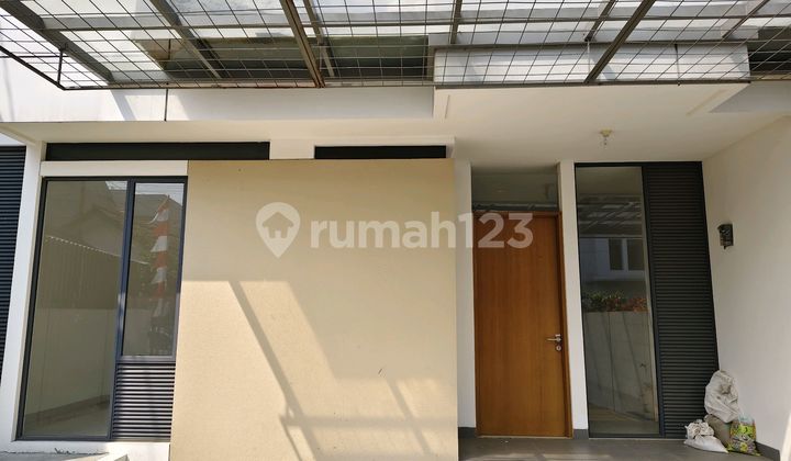 Residential House in Bandung City, Good New Building Ready to Occupy