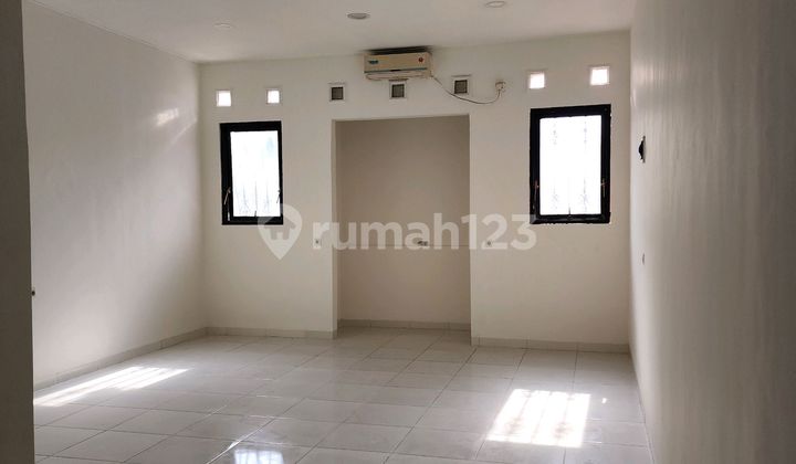 2nd Floor Shop House Suitable for Clinic/Office/Tutoring Center 2nd Floor Shop House Suitable for Clinic/Office/Tutoring Center