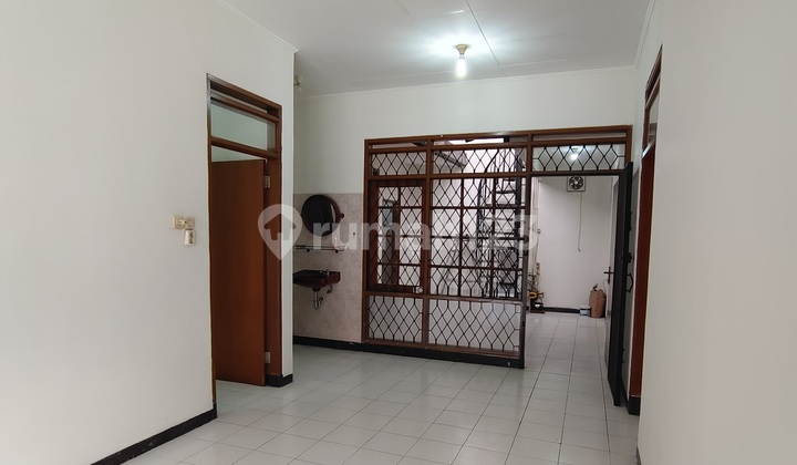 Sewa Rumah 3 Kamar Tidur Dekat Pasar Segar Sewa Rumah 3 Kamar Tidur Dekat Pasar Segar