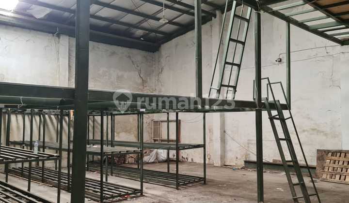 Gudang Siap Pakai di Burujul Sayap Taman Kopo Indah bandung SHM 381 m 3