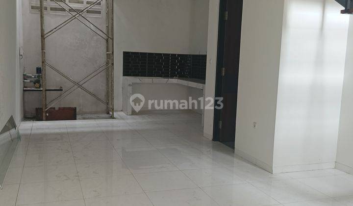 Rumah Murmer di Pusat Kota Bandung Baru 2 Lantai SHM 1