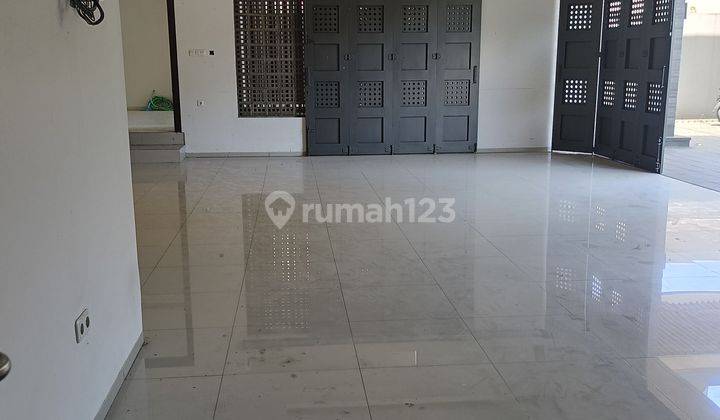 Rumah Mewah Setraduta Row Jalan Lebar Bisa Dengan Kolam Renang 2