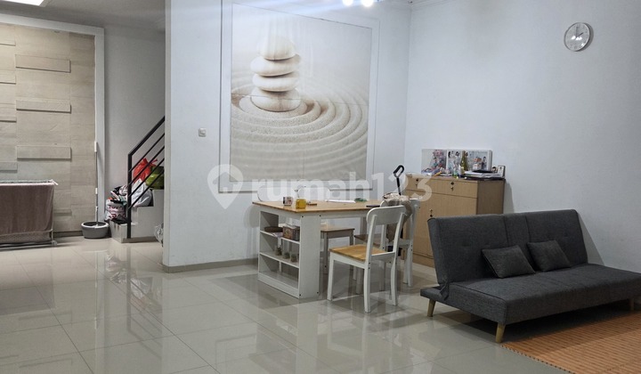 Rumah Taman Holis Indah Luas Siap Huni