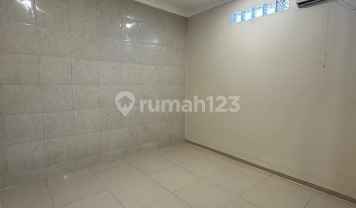 Rumah Lokasi Singgasana Pradana (Cluster / Culdesac)  full Renovasi  siap huni  2