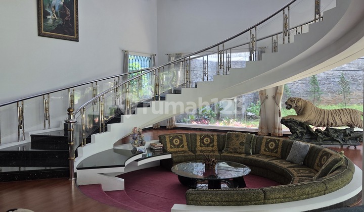 Ready to Live In House in Setiabudi Bandung, Spacious and Luxurious Ready to Live In House in Setiabudi Bandung, Spacious and Luxurious