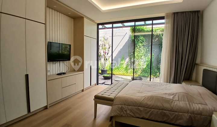 Rumah Bagus Mewah 2 Lantai di Pusat Kota, Harga Nego!  2