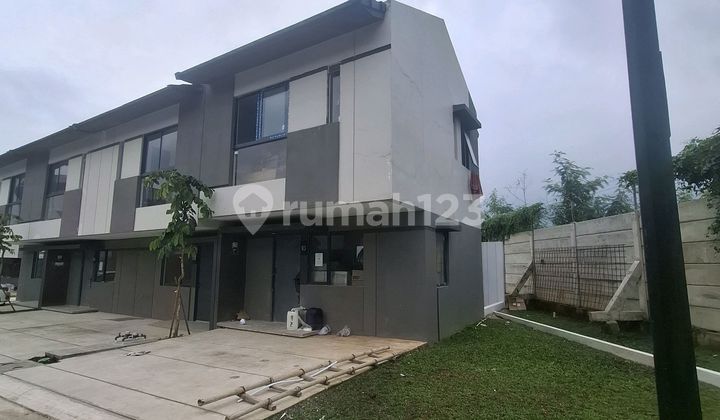Rumah Bagus di Lippo Cikarang Sebrang Hotel Harpper Sebelah Data Center Siap Huni Unit Hook 3Kamar Punya Backyard dan Carport 2Mobil Rumah Bagus di Lippo Cikarang Sebrang Hotel Harpper Sebelah Data Center Siap Huni Unit Hook 3Kamar Punya Backyard dan Carport 2Mobil