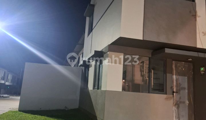 XYZ House 2 Bedrooms Hook Lippo Cikarang Ready to Occupy Good New Clean 2