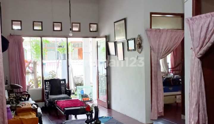 House in Cihanjuang Indah near Pesantren Road and Cimahi City Hall 2